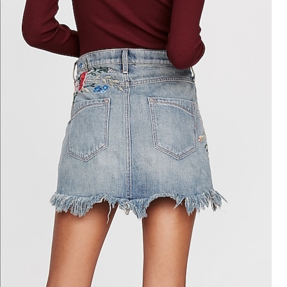 Express floral embroidery Demi mini skirt size 2 - Picture 3 of 8